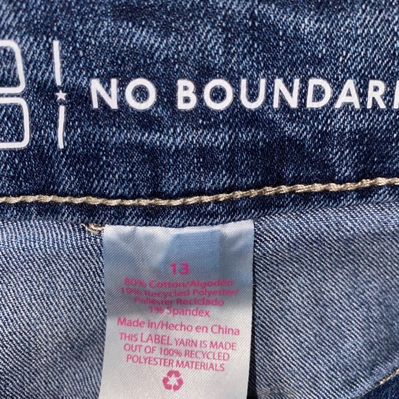 NO BOUNDARIES | Like NEW Denim Bootcut Jeans - Picture 4 of 4
